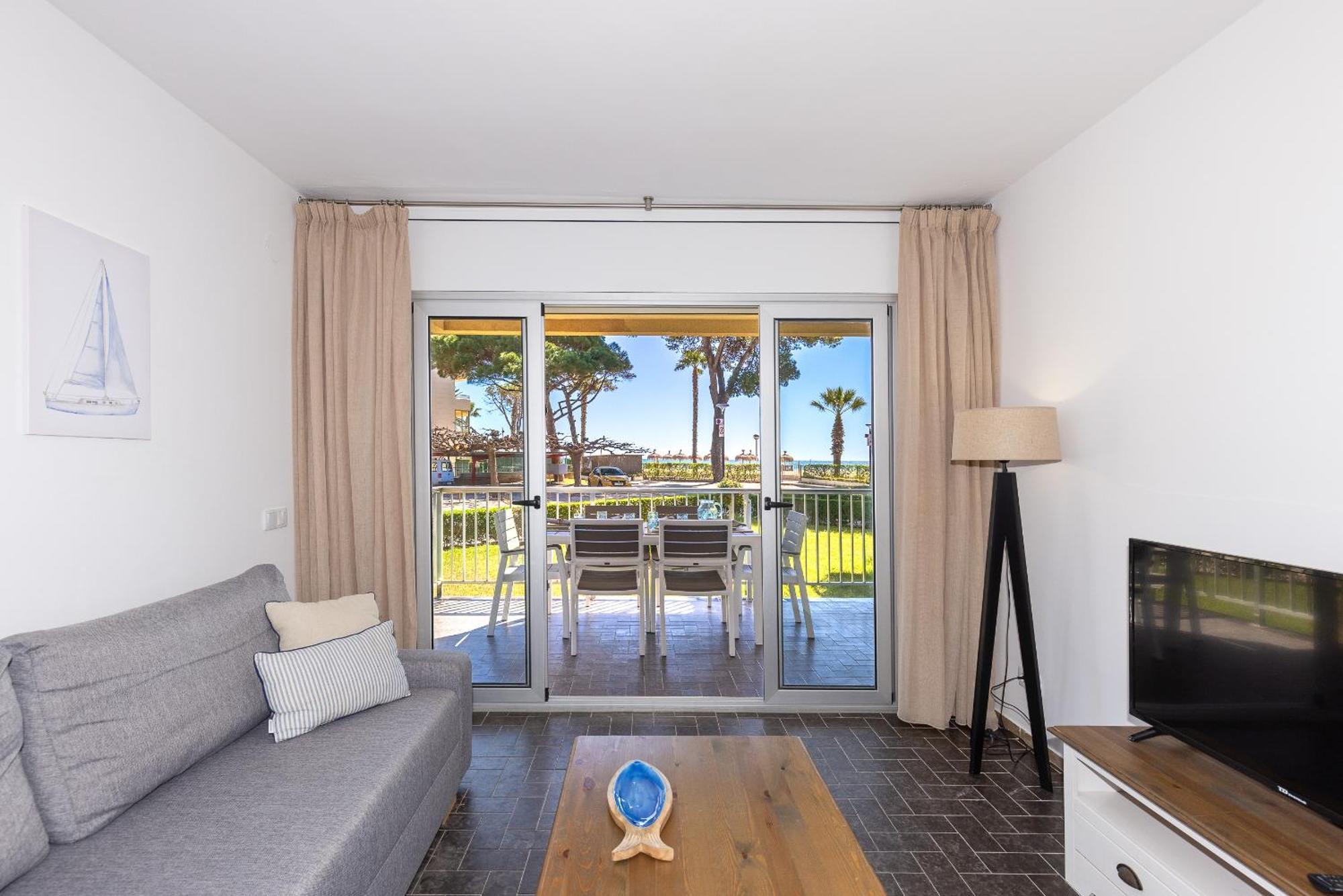 Uhc Dms Family Apartments Cambrils Room photo