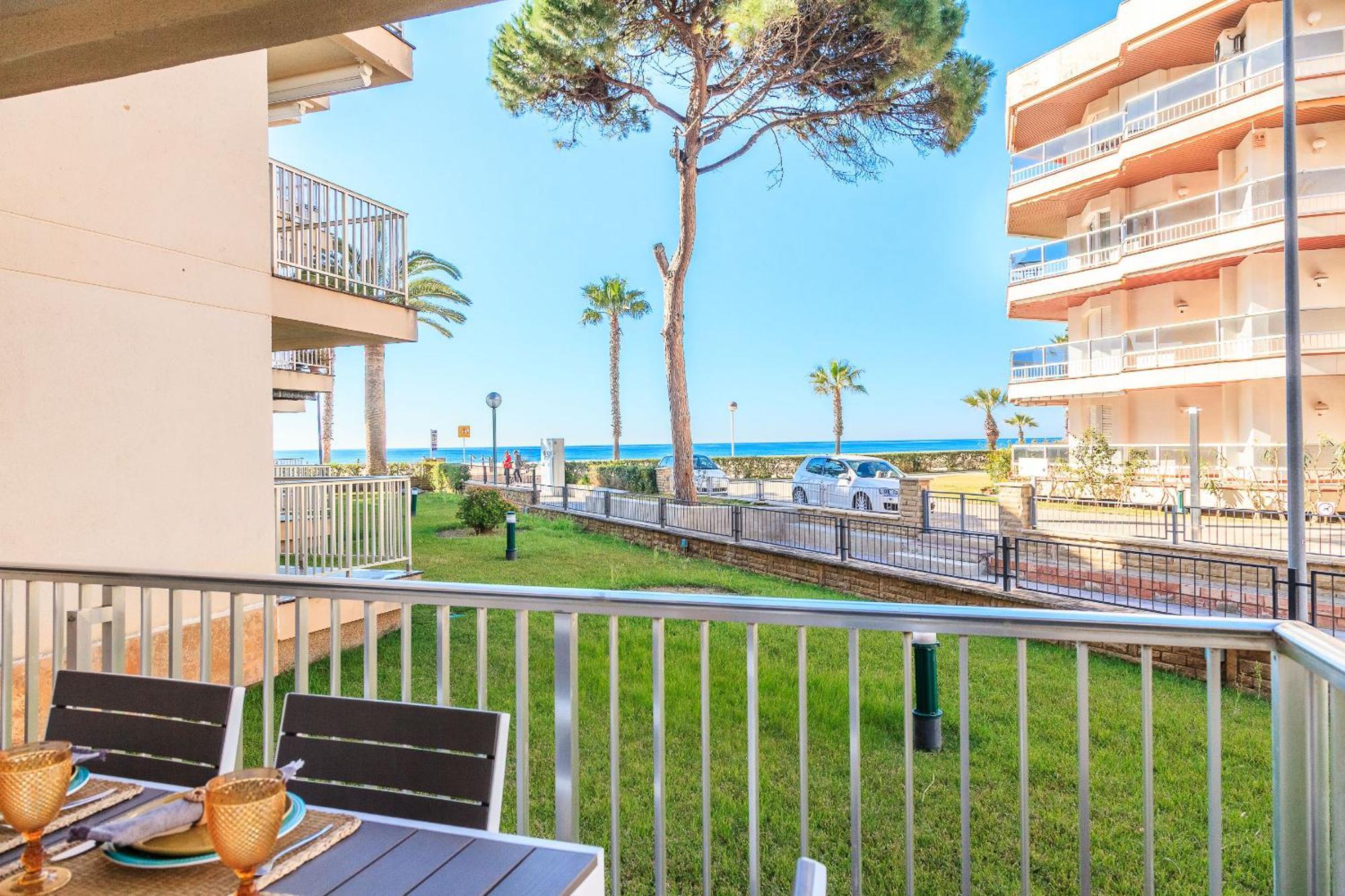Uhc Dms Family Apartments Cambrils Room photo