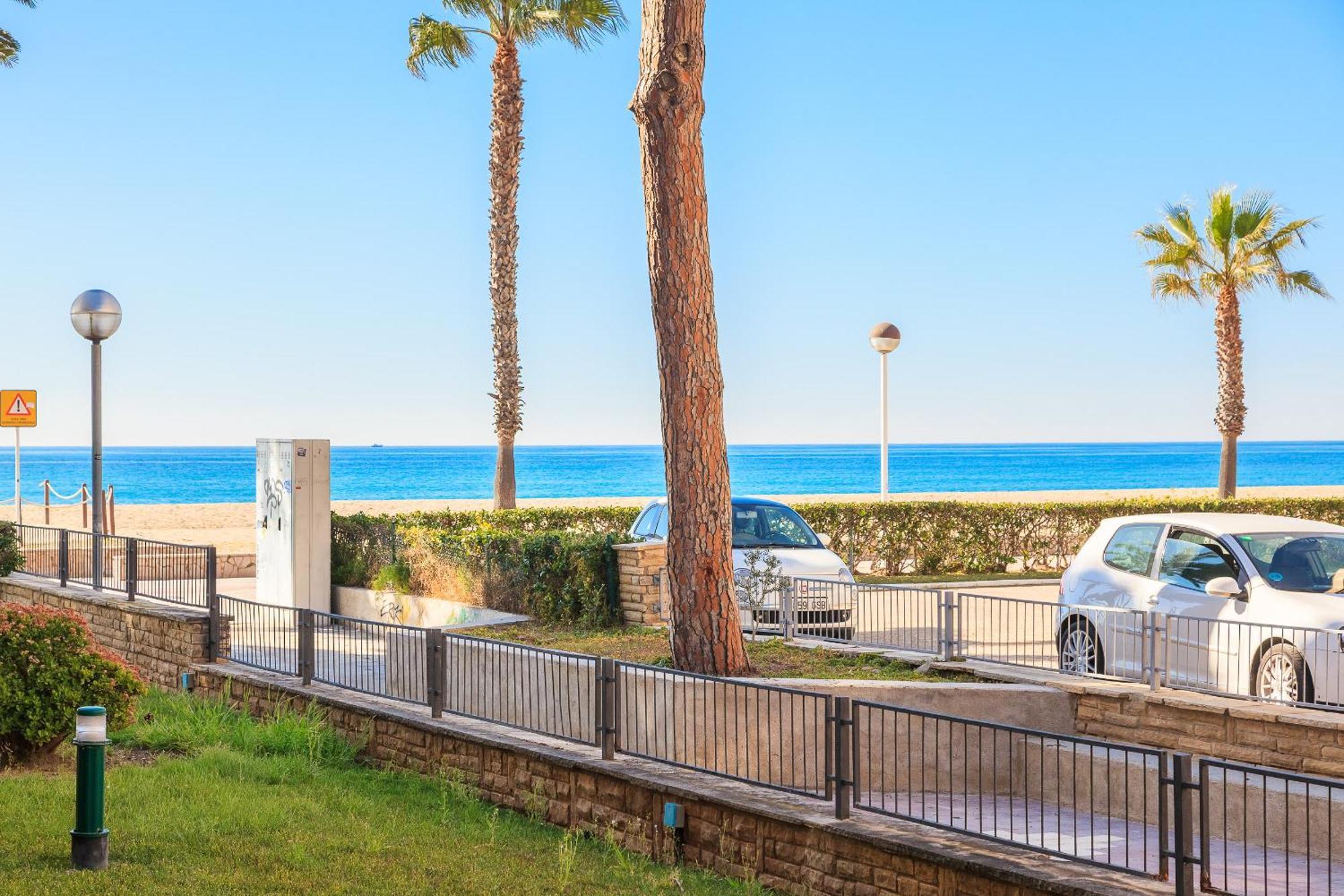 Uhc Dms Family Apartments Cambrils Room photo