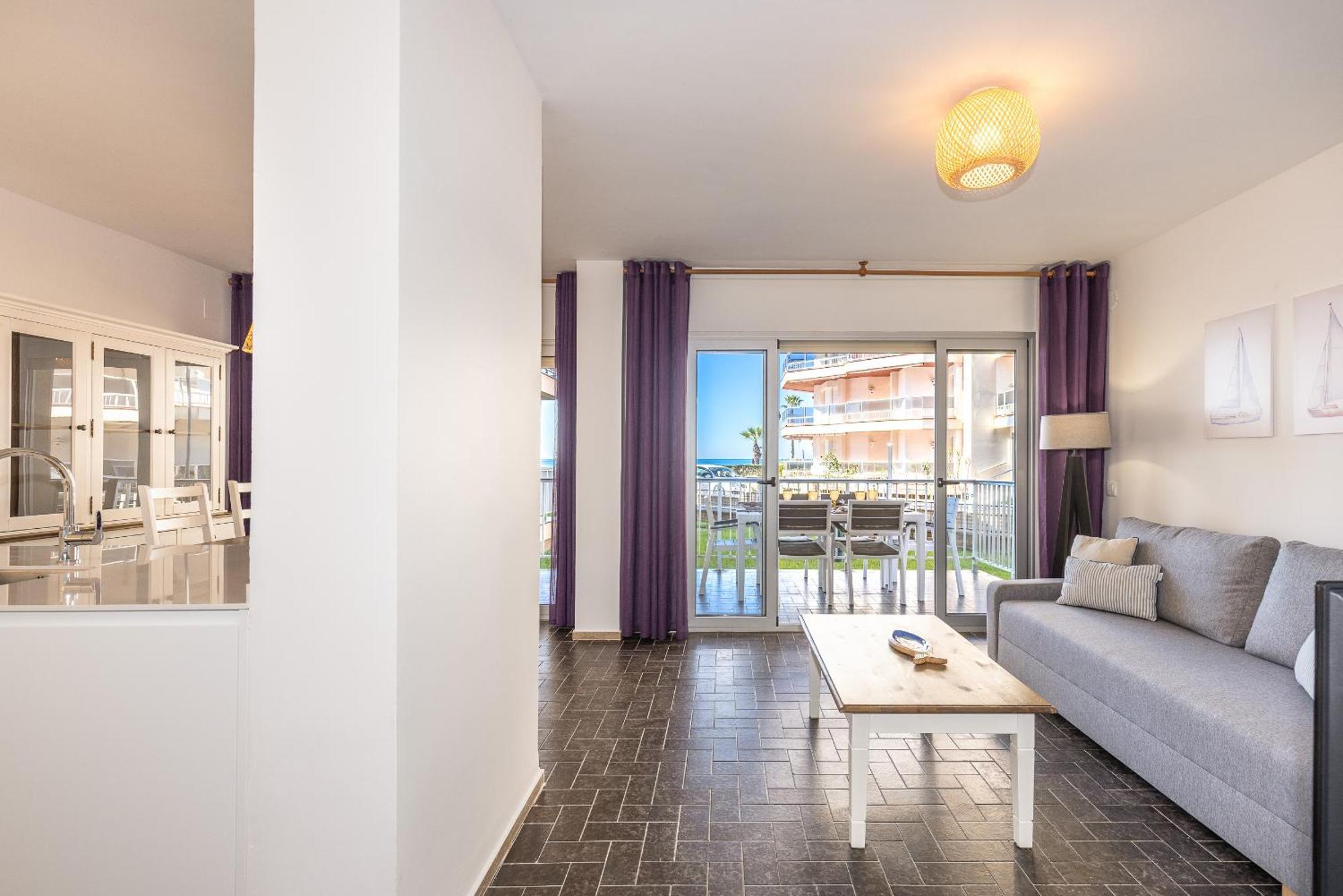 Uhc Dms Family Apartments Cambrils Room photo