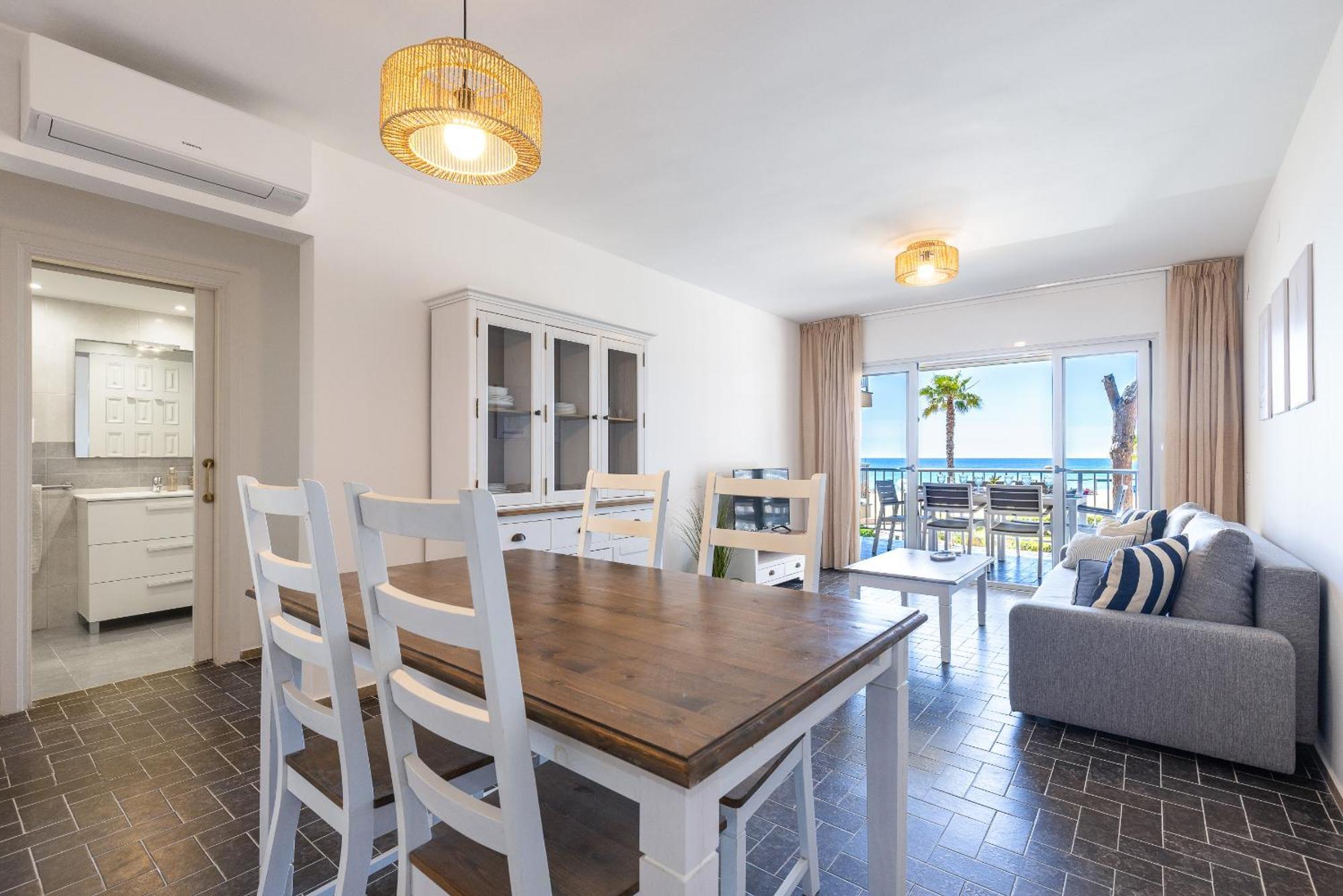 Uhc Dms Family Apartments Cambrils Room photo