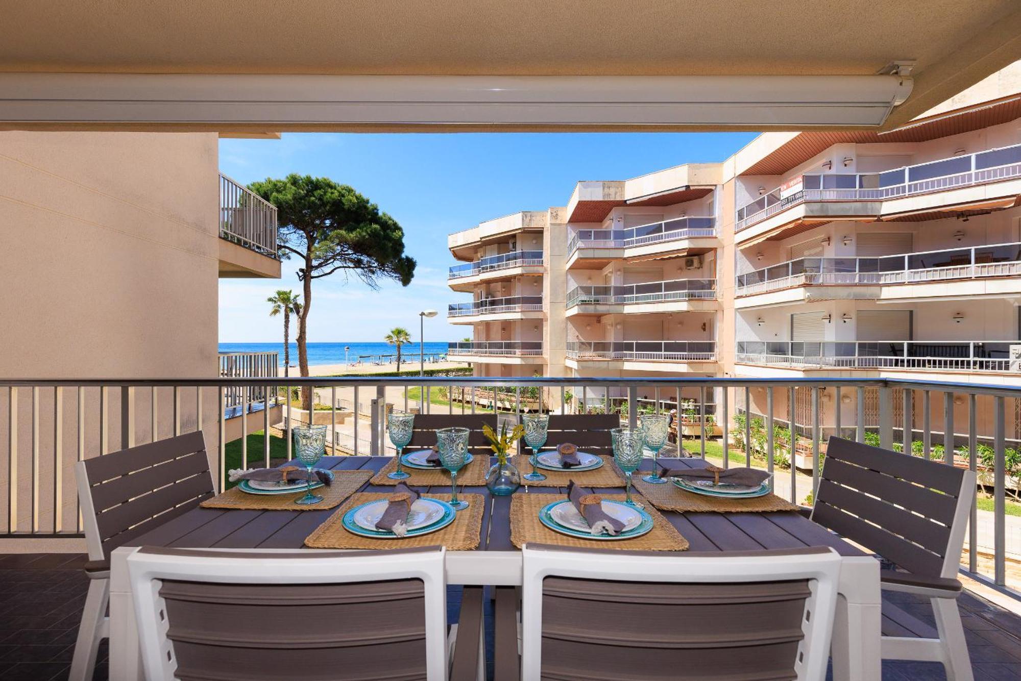 Uhc Dms Family Apartments Cambrils Room photo