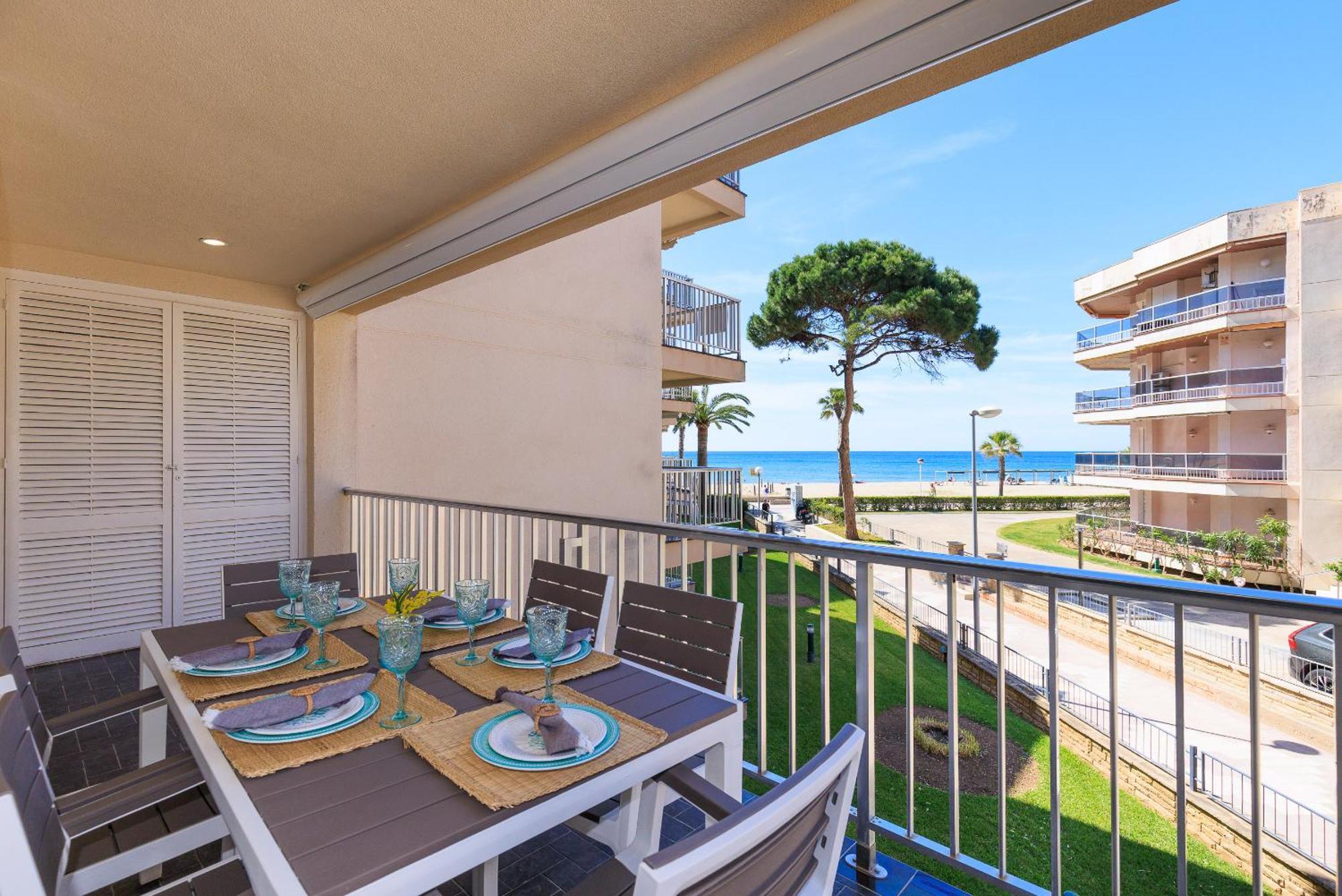 Uhc Dms Family Apartments Cambrils Room photo